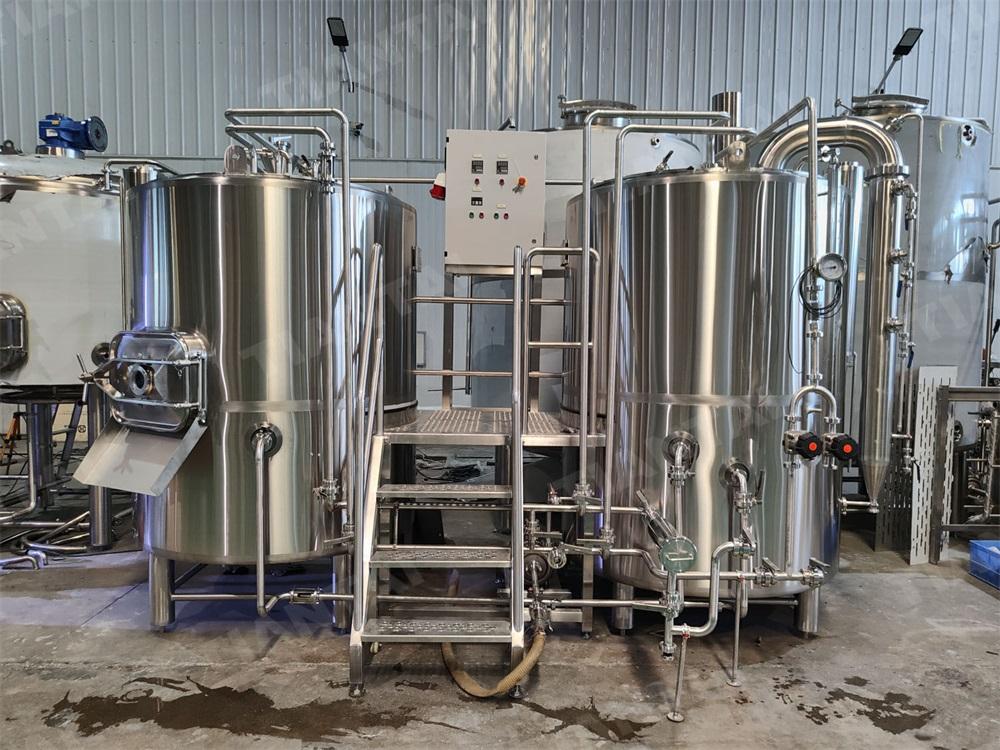 Water mixing station, brewhouse system, brewery equipment, beer equipment